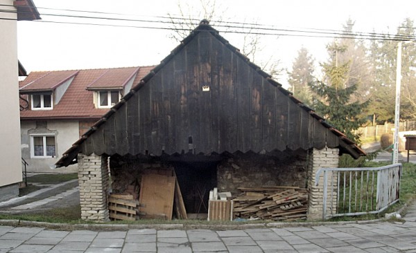 Dawna kuźnia w Bronowicach. Budynek pochodzi z 2. poł. XIX wieku.