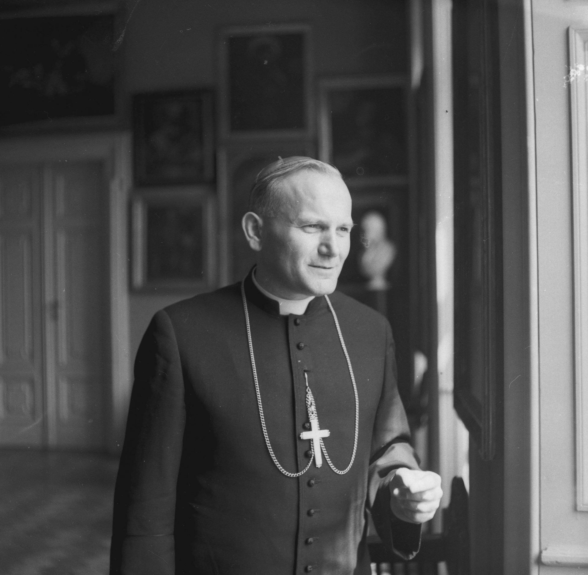 Kardynał Karol Wojtyła. Fotograf: Adam Bujak.