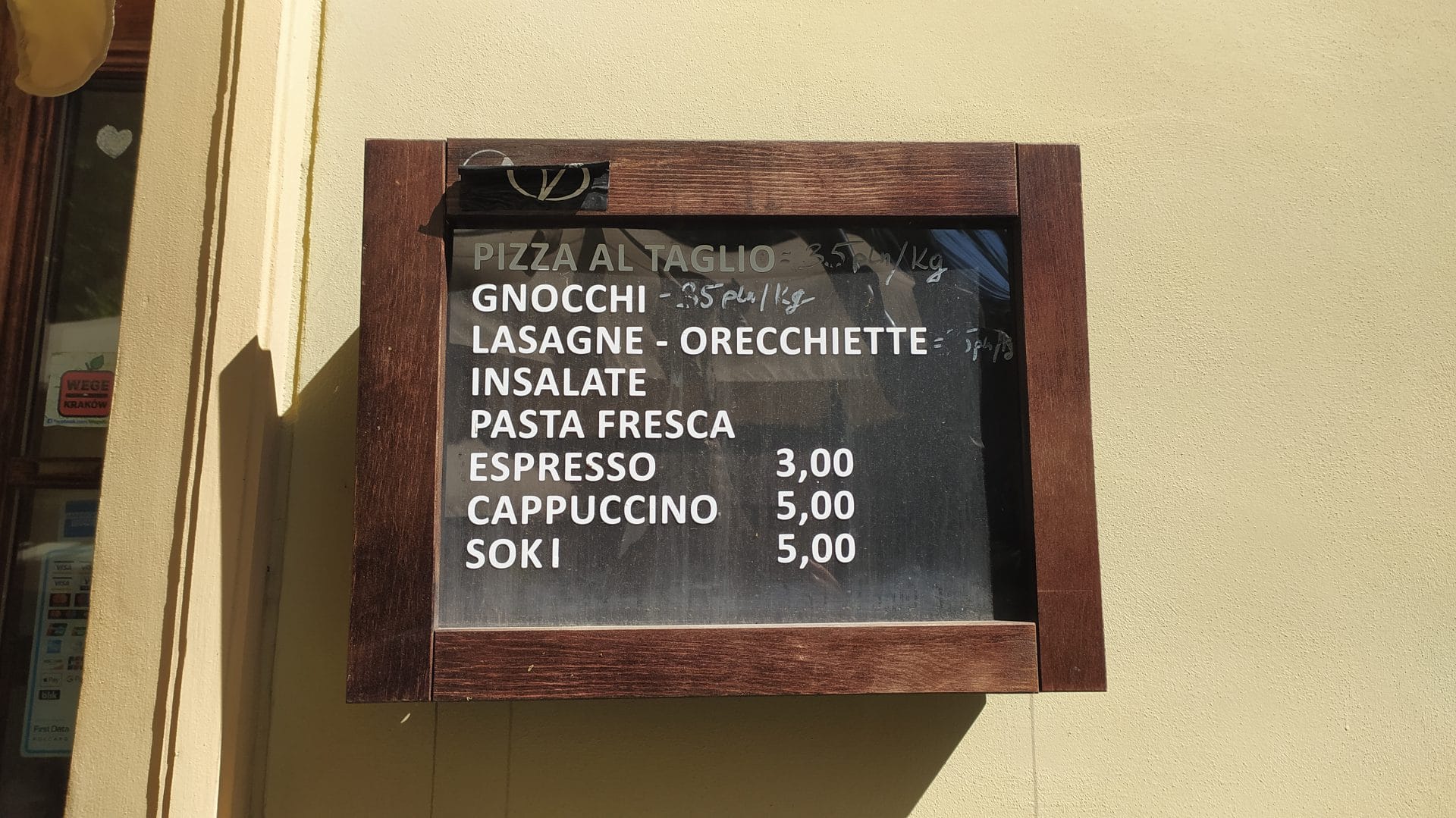 U Vicentiego kawa kosztuje... 3 złote. Pizzeria Vicenti.
