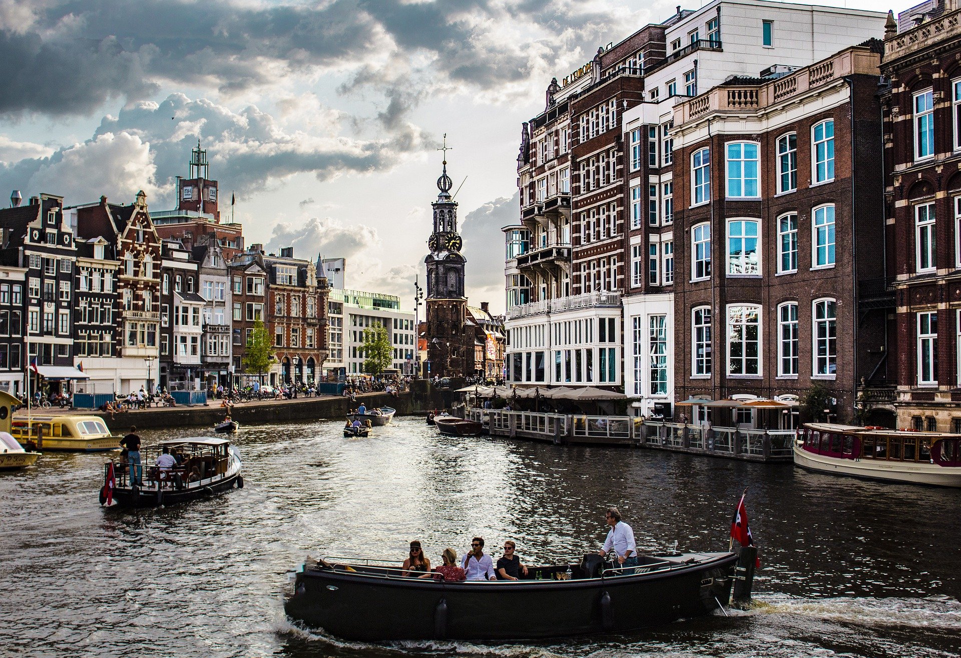 Amsterdam Łodzie turyści ograniczenia