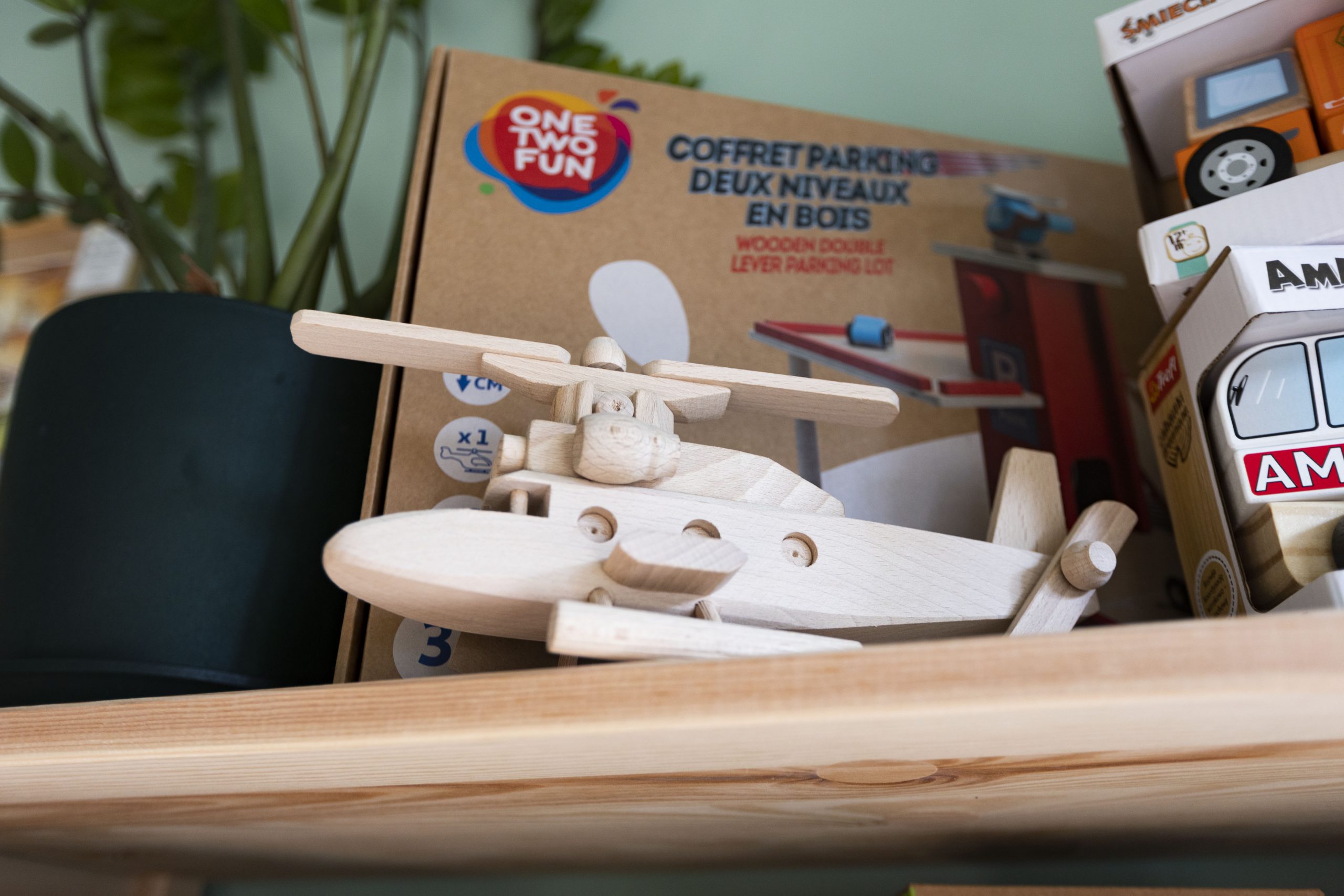 Zabawka – drewniany samolot, dostępna w sklepie LAS ZABAWEK
