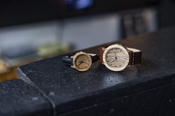 Drewniany zegarek z pracowni Woodlans